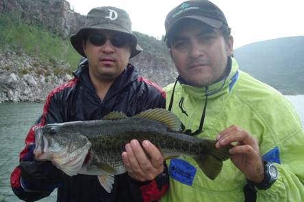 Resenando viaje de nuestros amigos de Tehuacan al Lodge de Donde Pescar en Zimapan