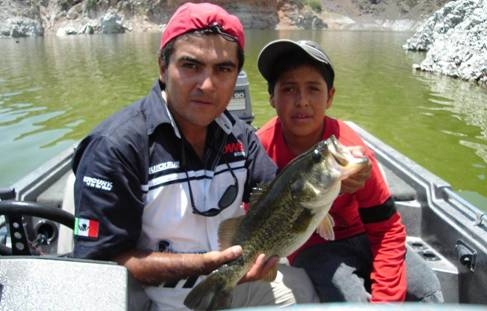 Ultimas resenas de la pesca en Zimapan Mayo - Junio 2007 Ultimas resenas de la pesca en Zimapan Mayo - Junio 2007