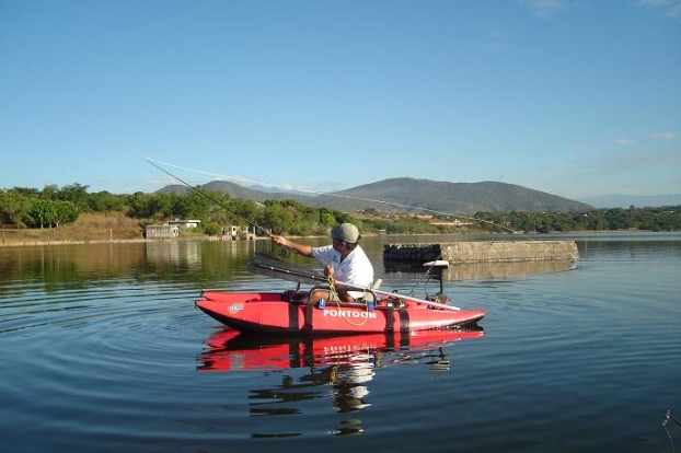 pescando lobinas en pontoon