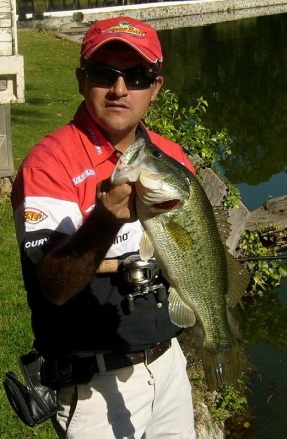 Pescando de orilla lobinas Juan Antonio Perez