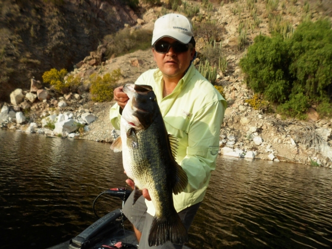 Pesca Zimapan lobina Juan Antonio Pérez golona bass