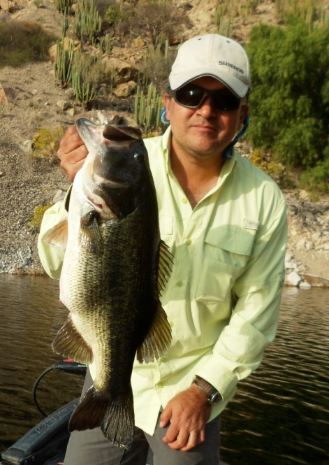 Pesca Zimapan lobina Juan Antonio Pérez golona bass