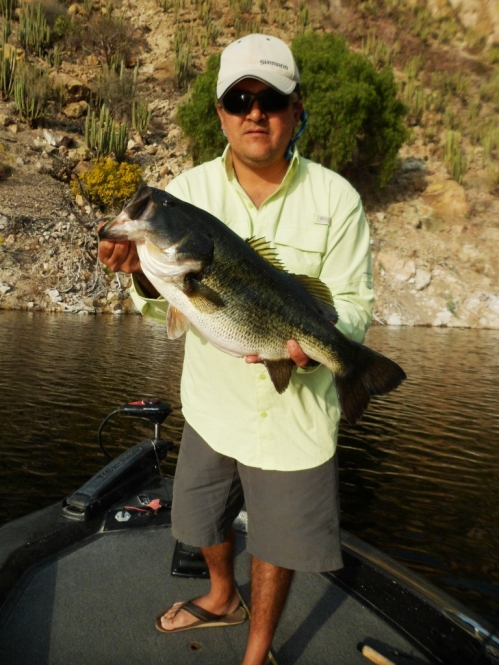 Pesca Zimapan lobina Juan Antonio Pérez golona bass